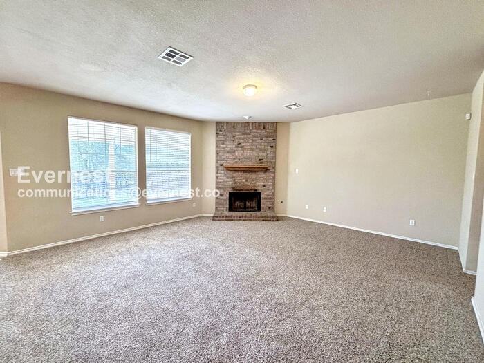 3505 Fitzroy Ave - Photo 4 of 30