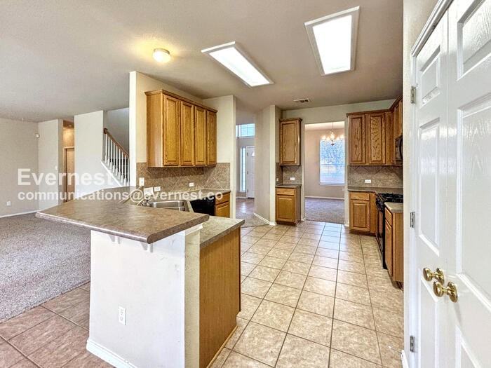 3505 Fitzroy Ave - Photo 5 of 30