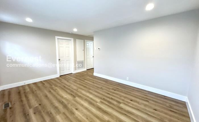 1732 17th Ave N #B - Photo 3 of 22