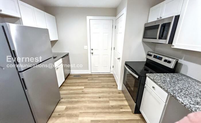 1732 17th Ave N #B - Photo 4 of 22