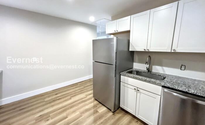 1732 17th Ave N #B - Photo 5 of 22