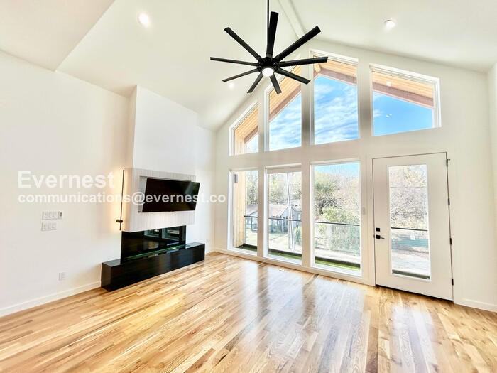 426 Avenue L - Photo 3 of 29