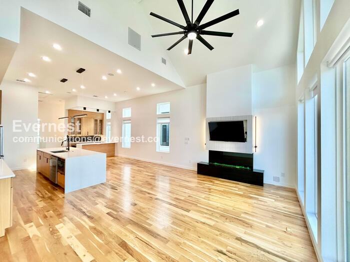 426 Avenue L - Photo 4 of 29