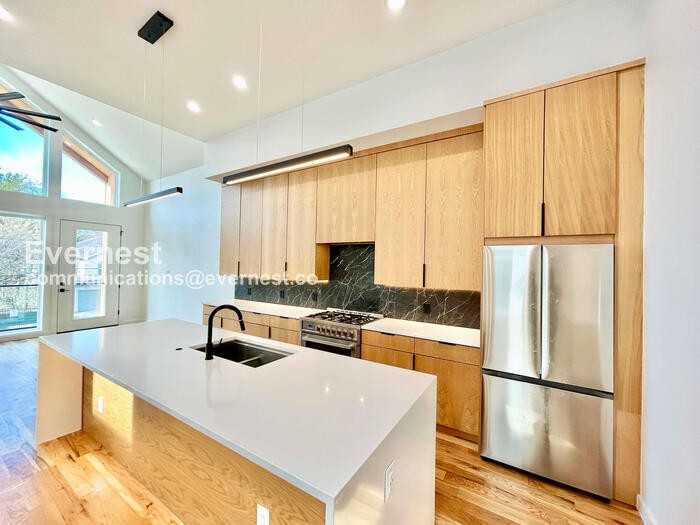 426 Avenue L - Photo 5 of 29