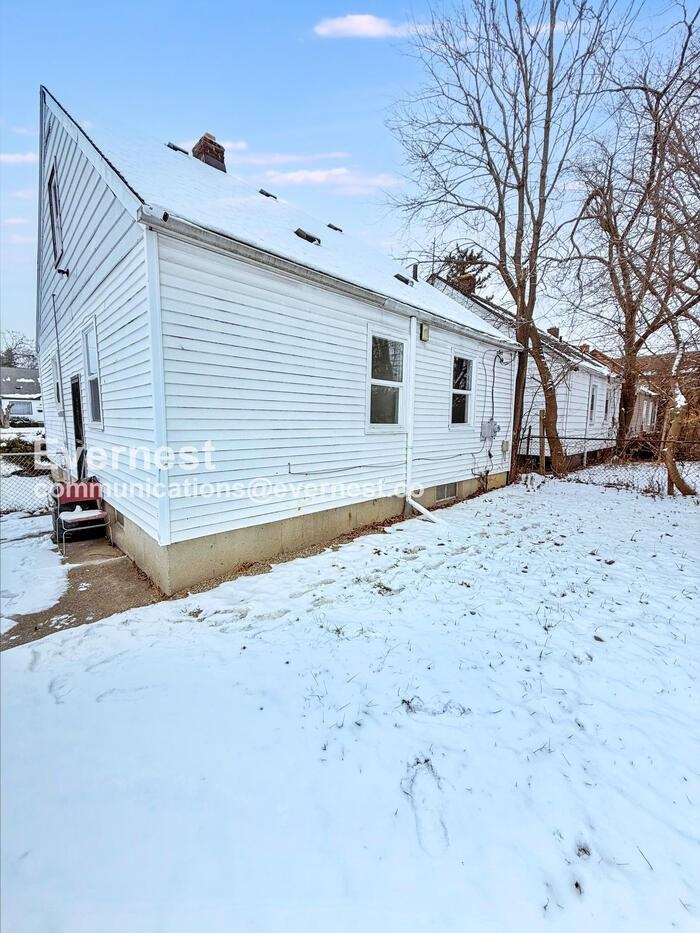 19449 W Chicago St - Photo 3 of 31