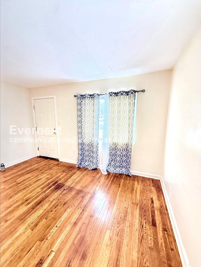 19449 W Chicago St - Photo 5 of 31