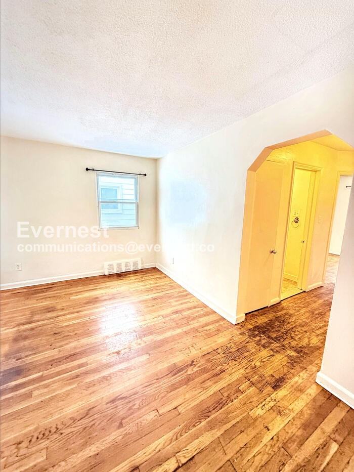 19449 W Chicago St - Photo 7 of 31