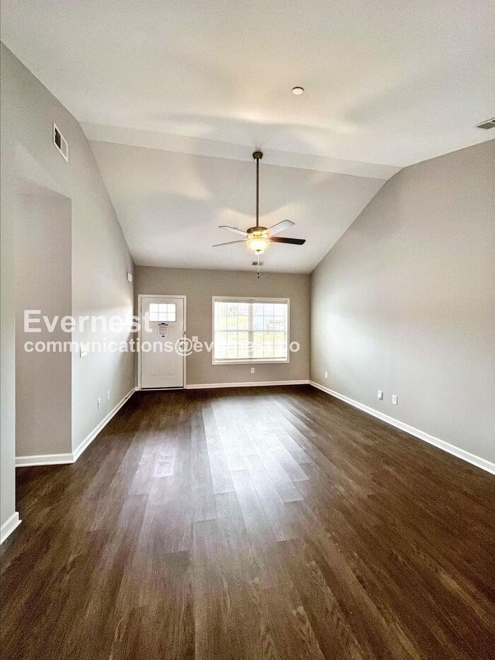 1022 Echo Ridge Rd - Photo 4 of 44