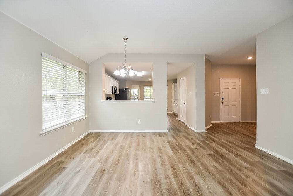 709 Silverleaf Ct - Photo 5 of 16