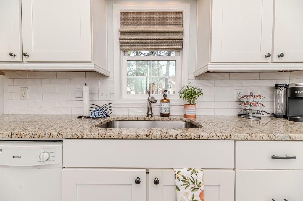 260 E Connecticut Ave #NA - Photo 4 of 12