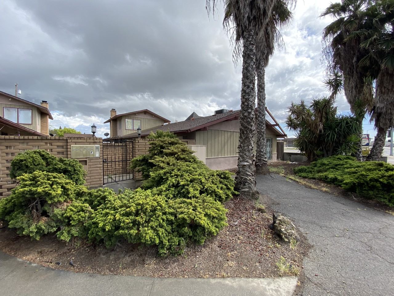1413 Robertson Boulevard #D - Photo 2 of 24