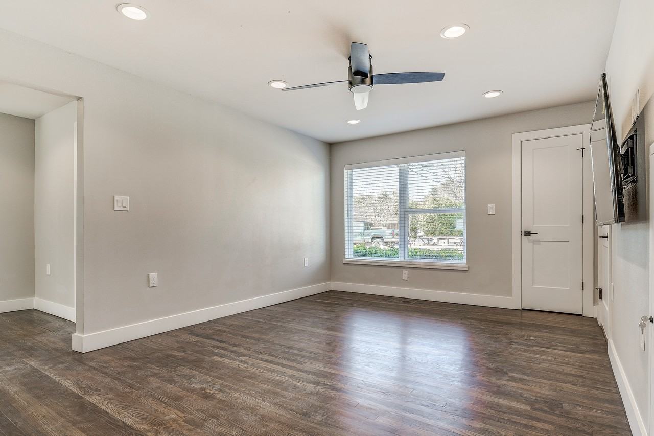 2114 Tucker St #2118B - Photo 4 of 6