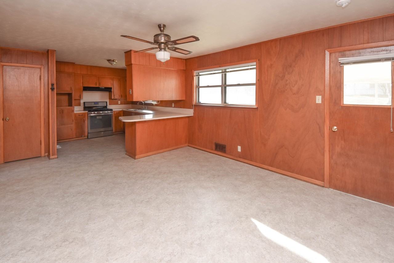 1805 Waterloo Ave - Photo 5 of 17