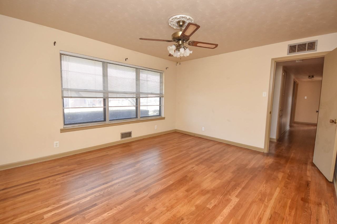 1805 Waterloo Ave - Photo 6 of 17