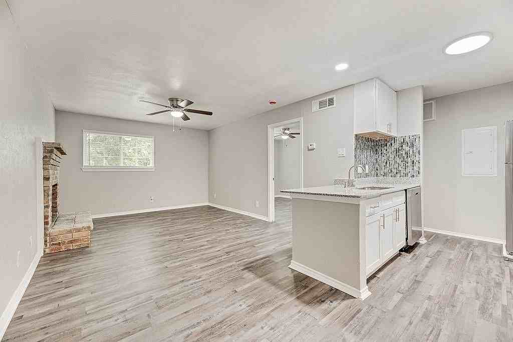 Springhollow Apartments - Photo 4 of 44