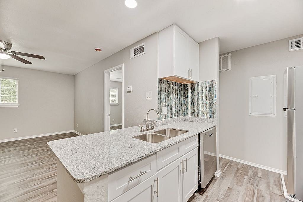 Springhollow Apartments - Photo 7 of 44