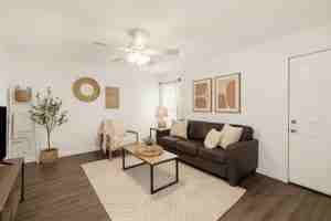 featured image of 1924 West Pensacola Street