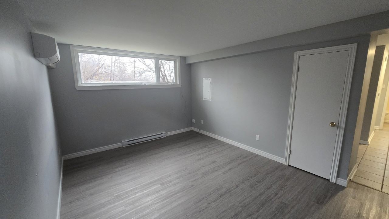 9 Connaught Avenue #3 - Photo 2 of 11