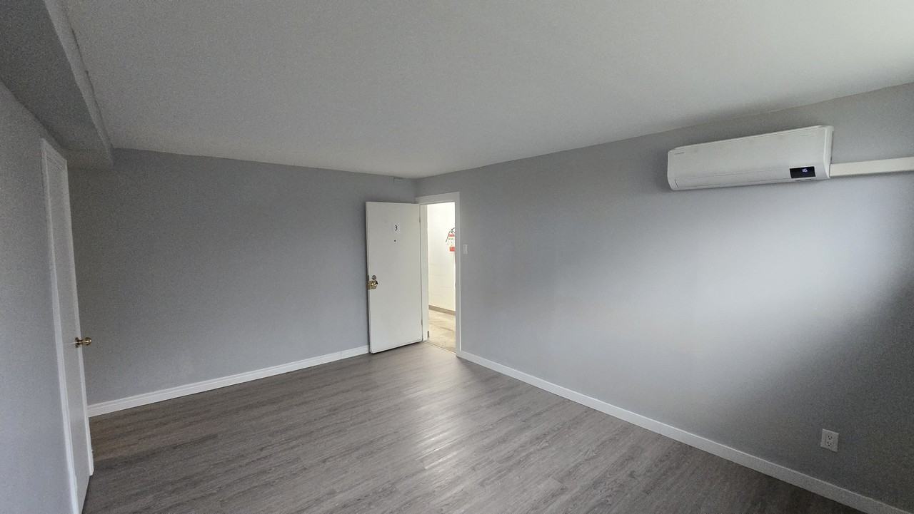 9 Connaught Avenue #3 - Photo 3 of 11