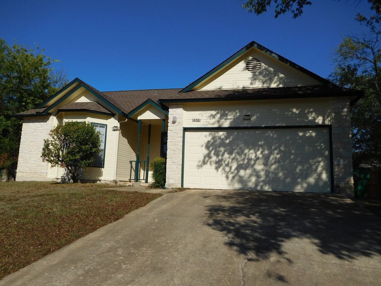 2202 Quiet Wood Dr - Photo 2 of 32