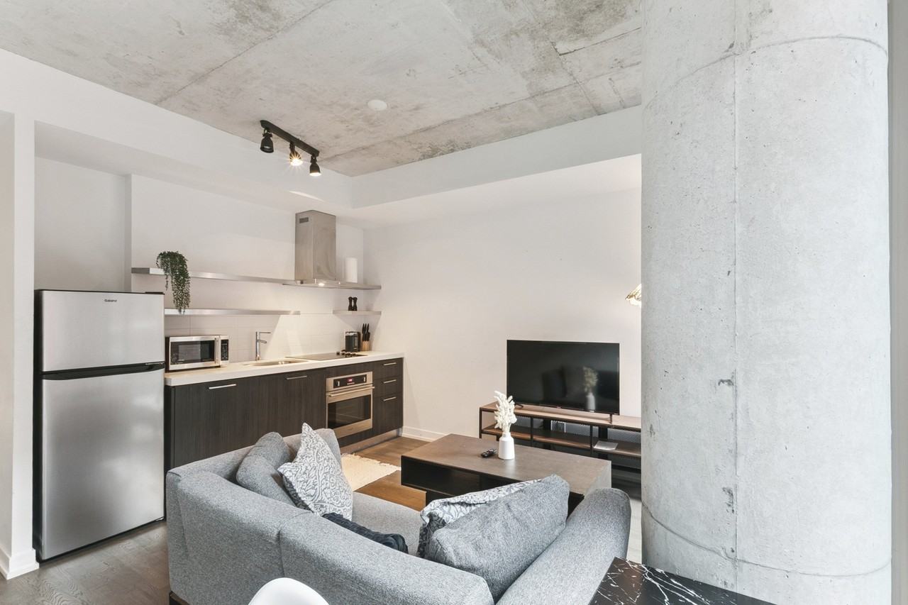 560 King Street West #321 - Photo 7 of 14