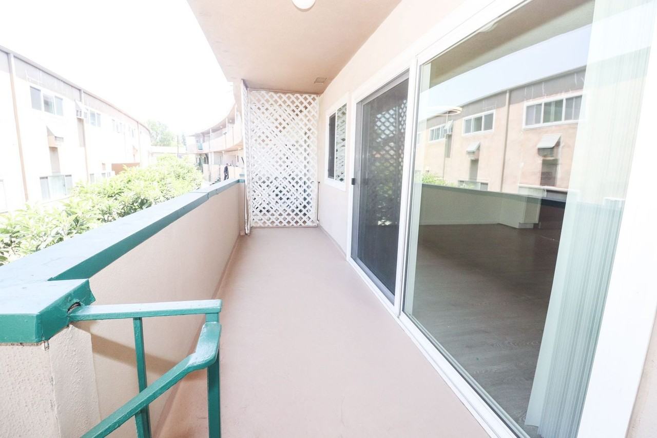 Encino Plaza Apartments - Photo 6 of 15