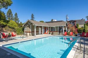 featured image of 215 Bayview St