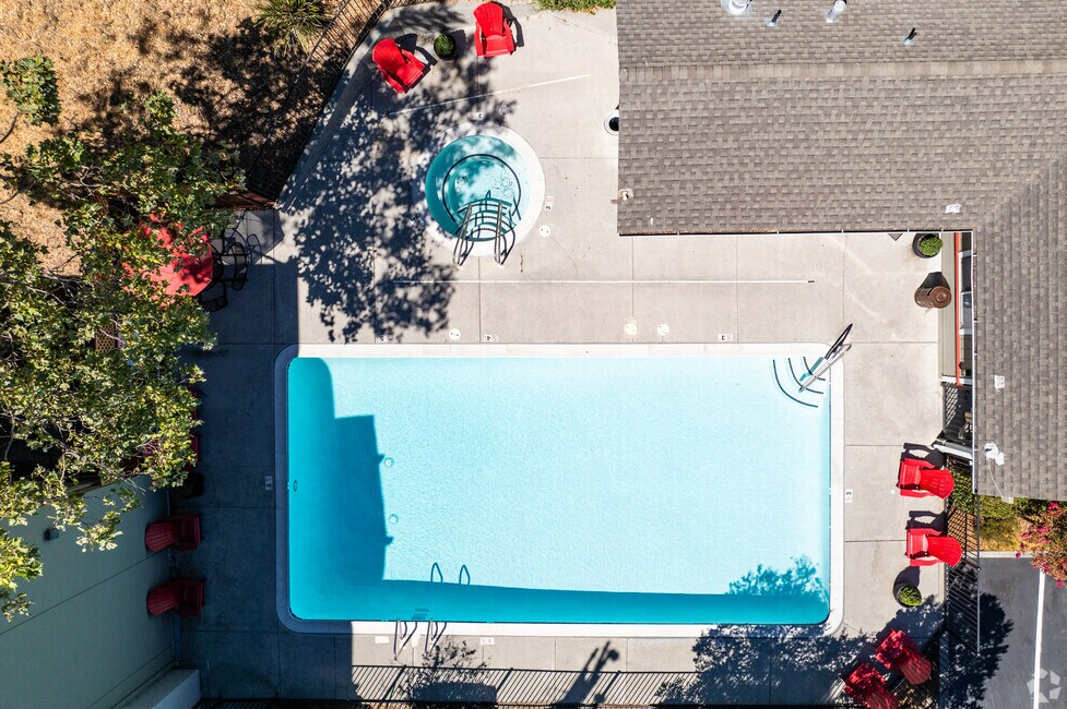 215 Bayview St - Photo 4 of 22