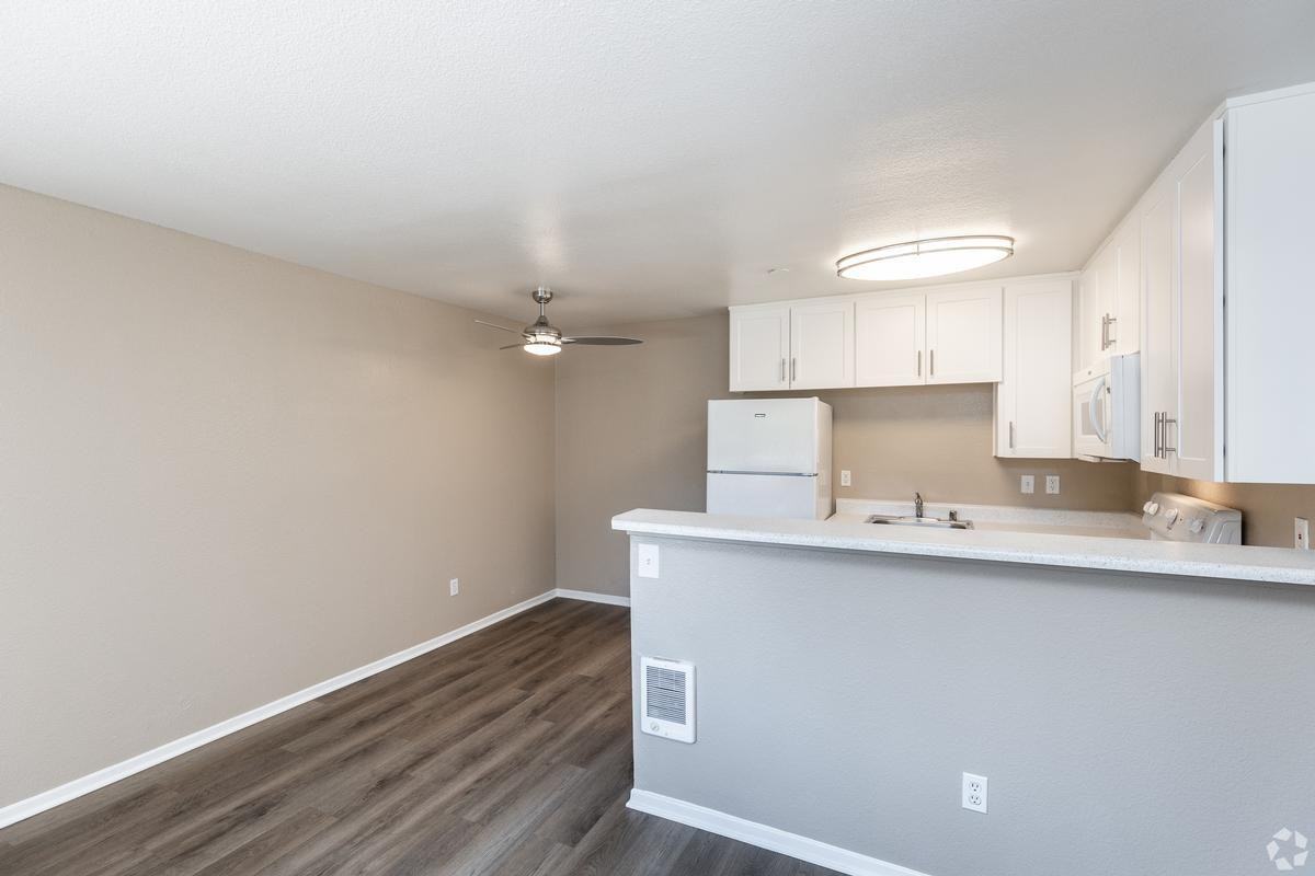 215 Bayview St - Photo 6 of 22