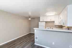 featured image of 215 Bayview St