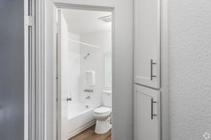 featured image of 215 Bayview St