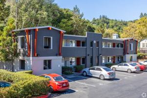 featured image of 215 Bayview St