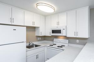 featured image of 215 Bayview St