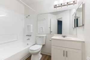 featured image of 215 Bayview St