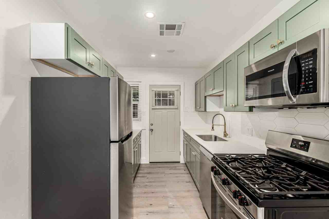 3610 N 27th St - Photo 3 of 38