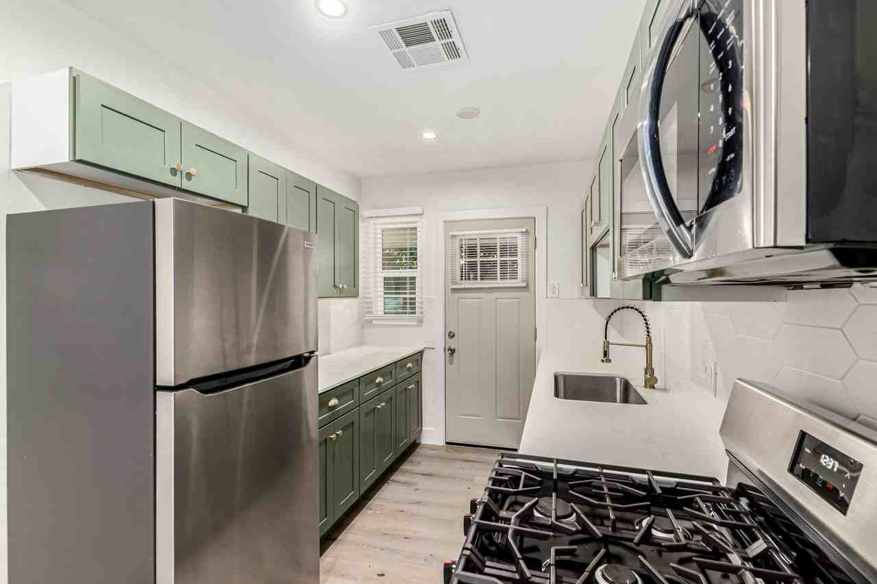 3610 N 27th St - Photo 4 of 38