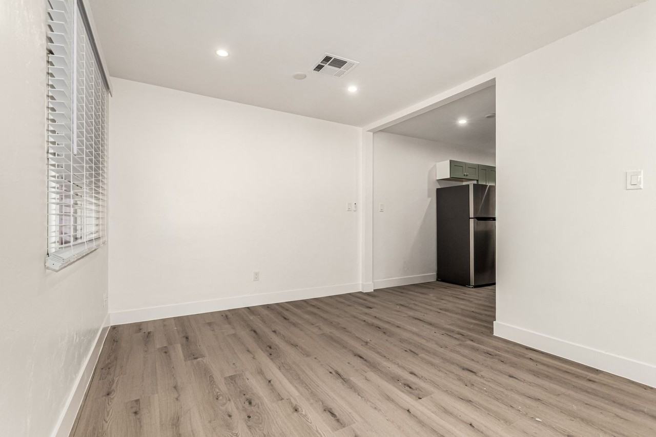 3610 N 27th St - Photo 6 of 38