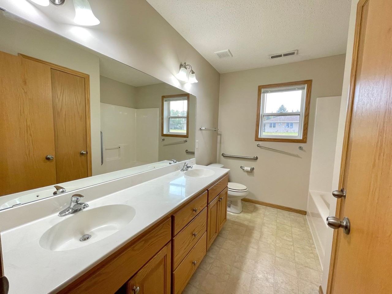 601 West 9th Street - Photo 5 of 8