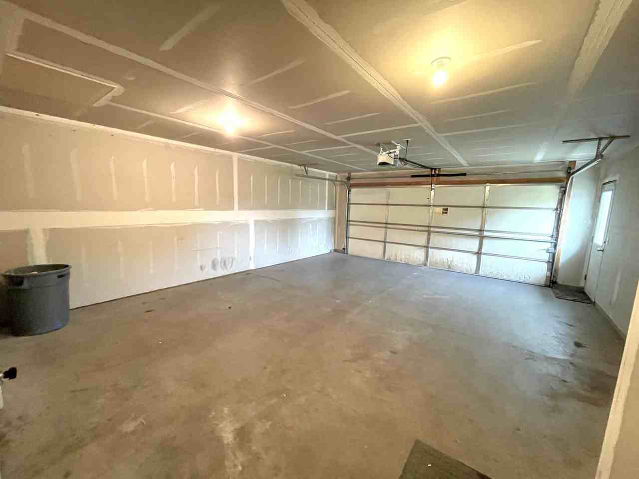 601 West 9th Street - Photo 7 of 8