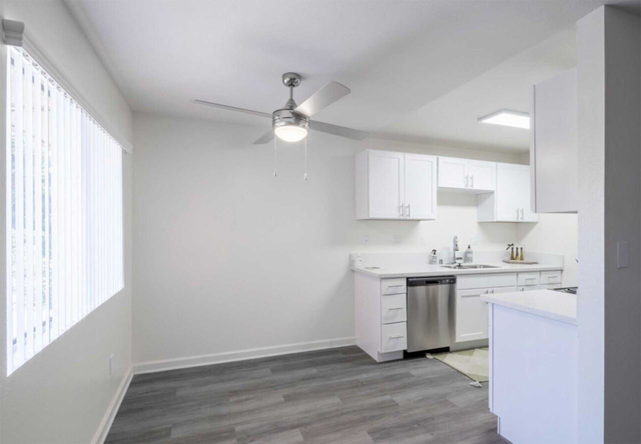 Knolls on Elm Apartments - Photo 3 of 6