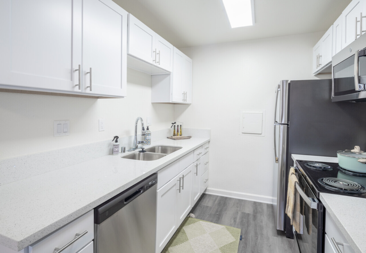 Knolls on Elm Apartments - Photo 4 of 6