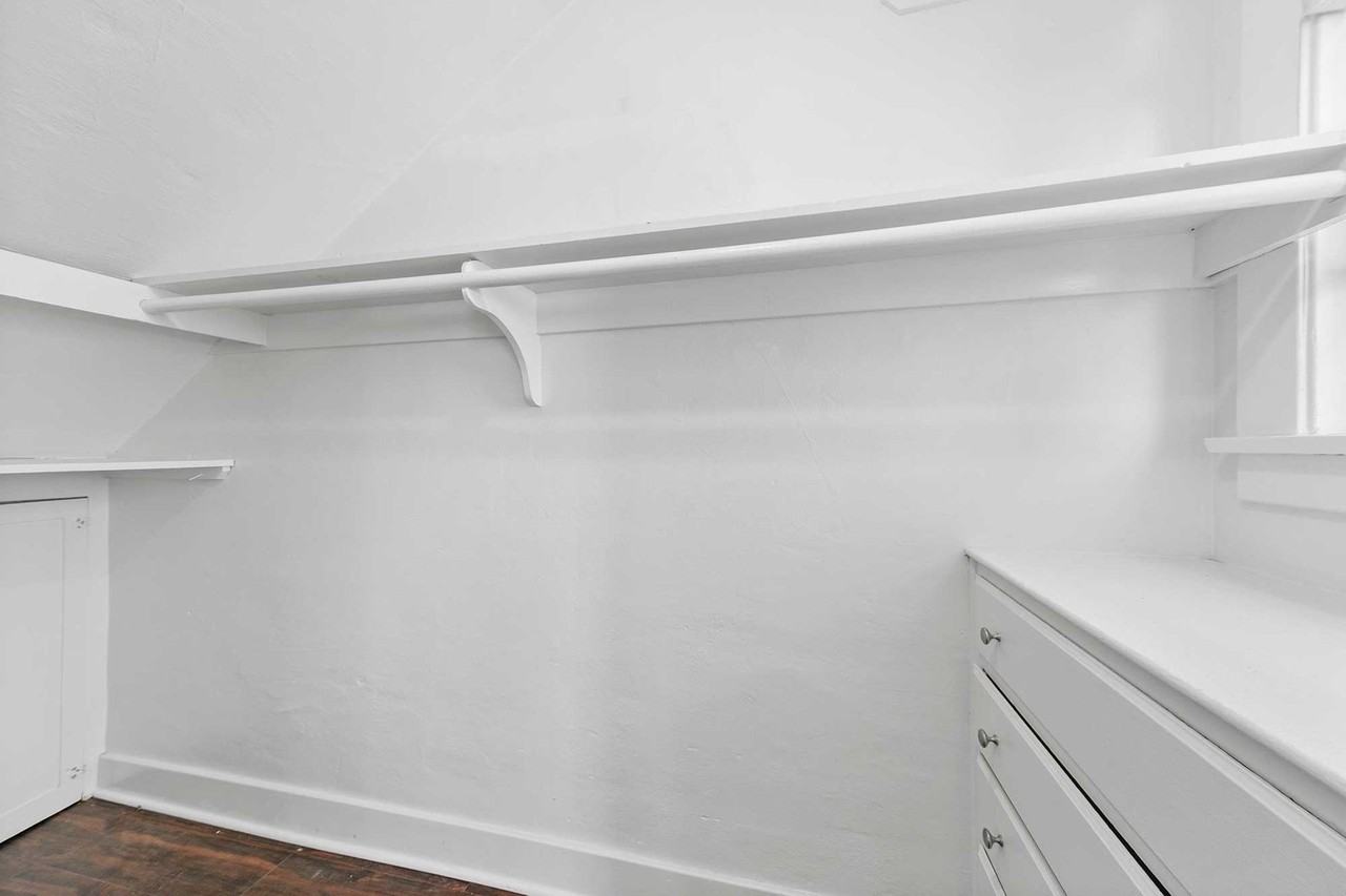 Knolls on Elm Apartments - Photo 5 of 6