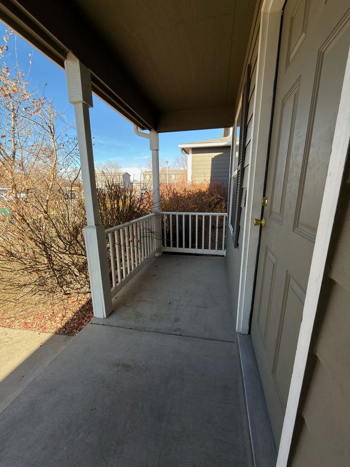 1723 Rowan Ln - Photo 3 of 8