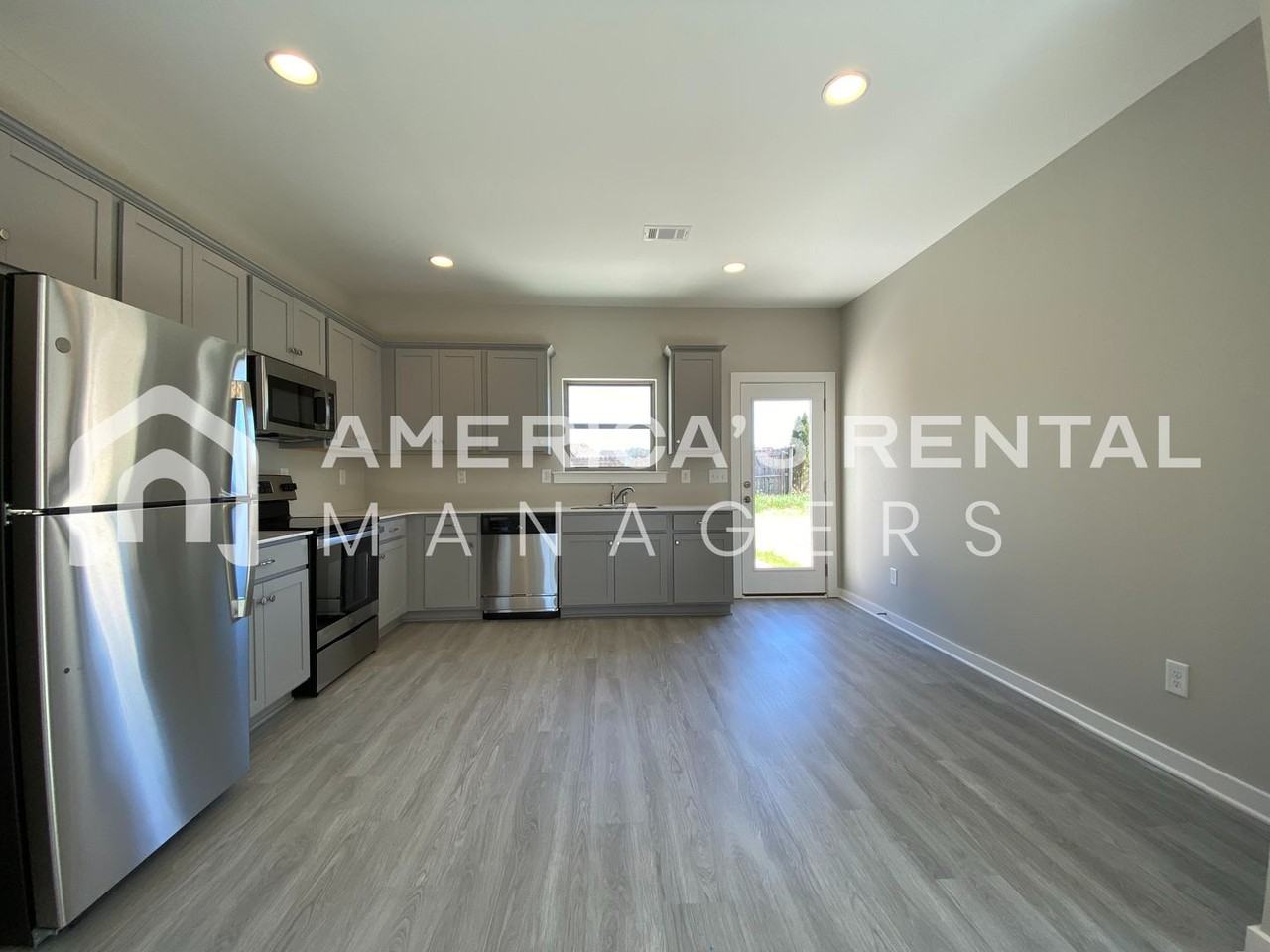 14308 Chase Dr - Photo 3 of 47