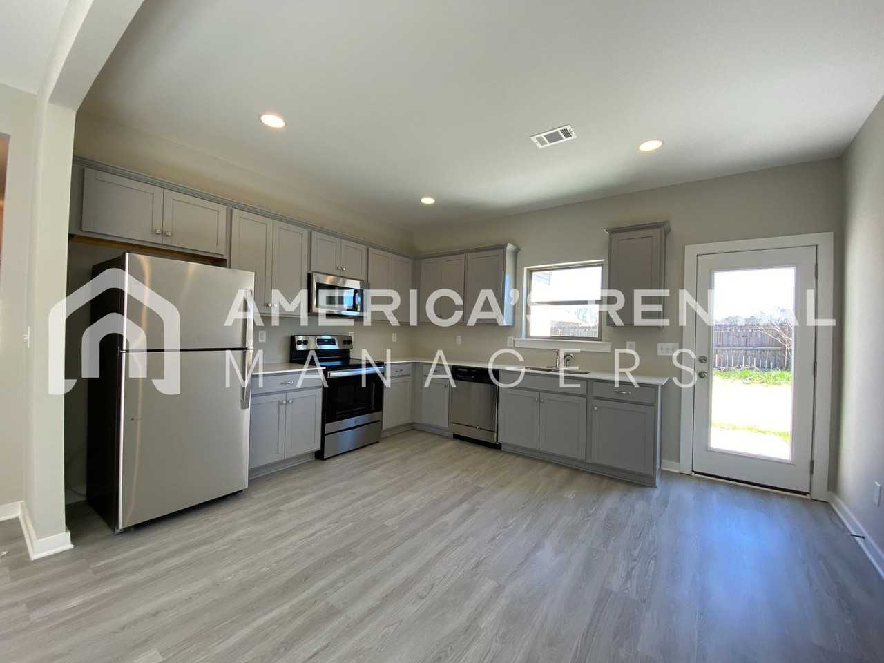 14308 Chase Dr - Photo 4 of 47