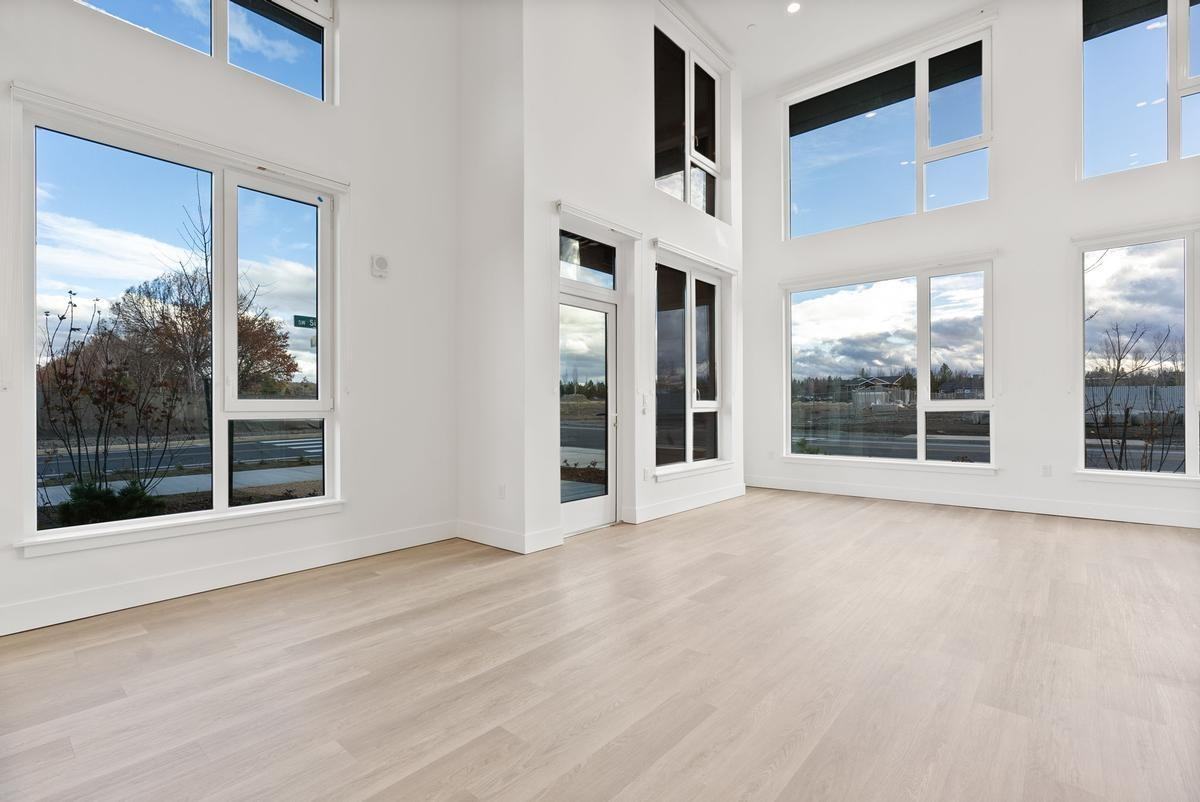 310 Sw Industrial Way