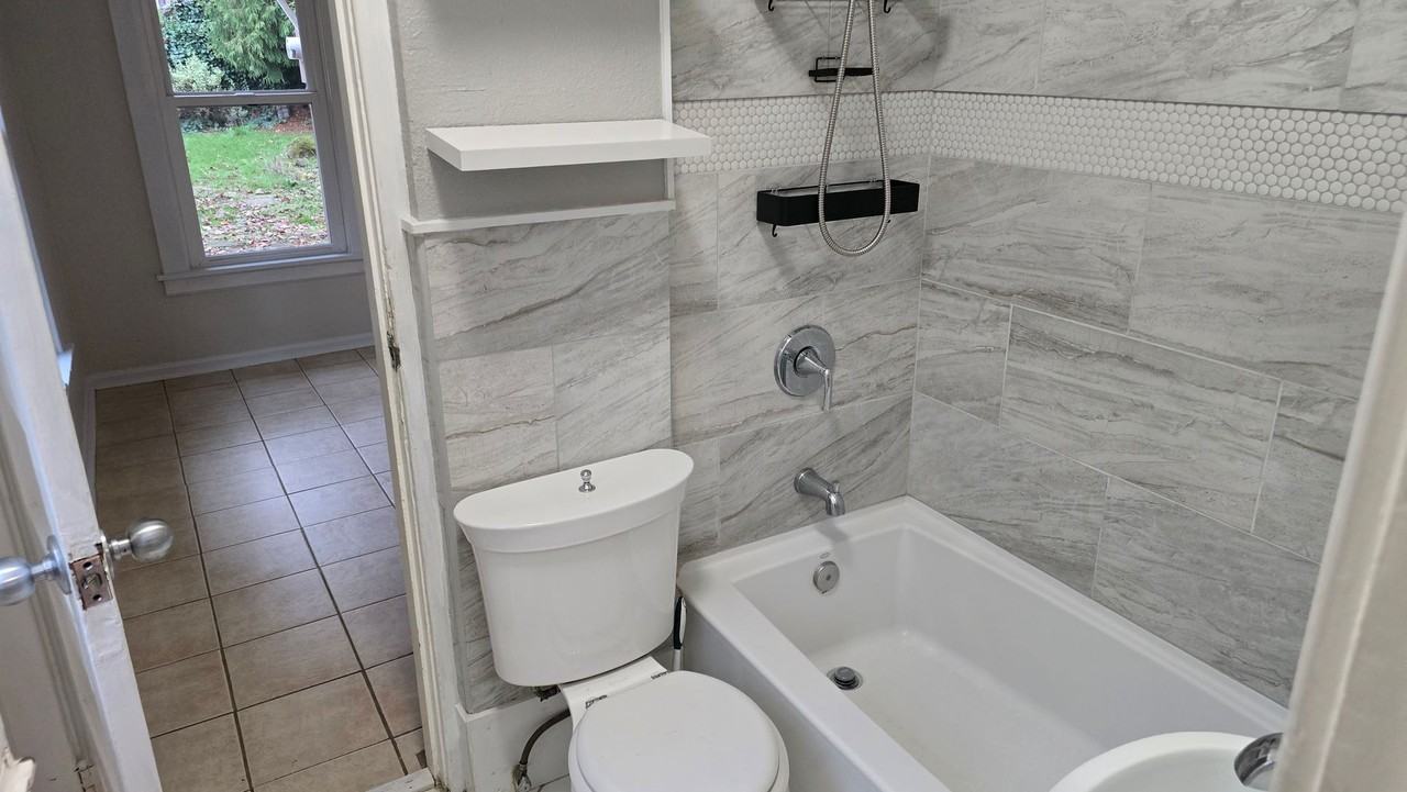 1309 Ne 74th Ave - Photo 7 of 16