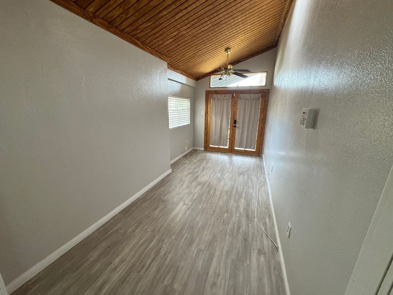 337 Peg St - Photo 2 of 13