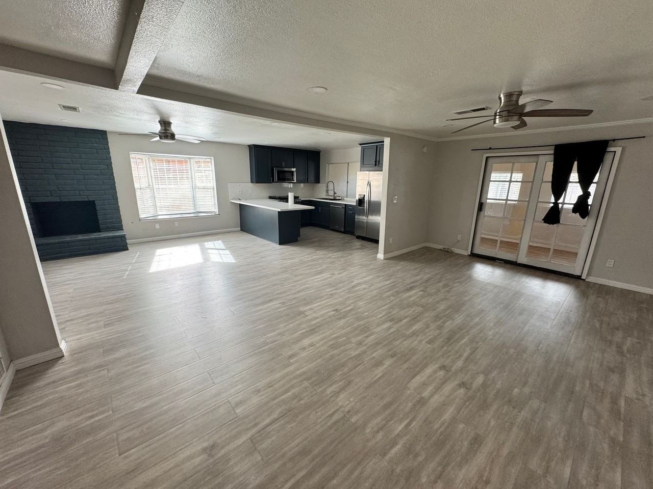 337 Peg St - Photo 3 of 13