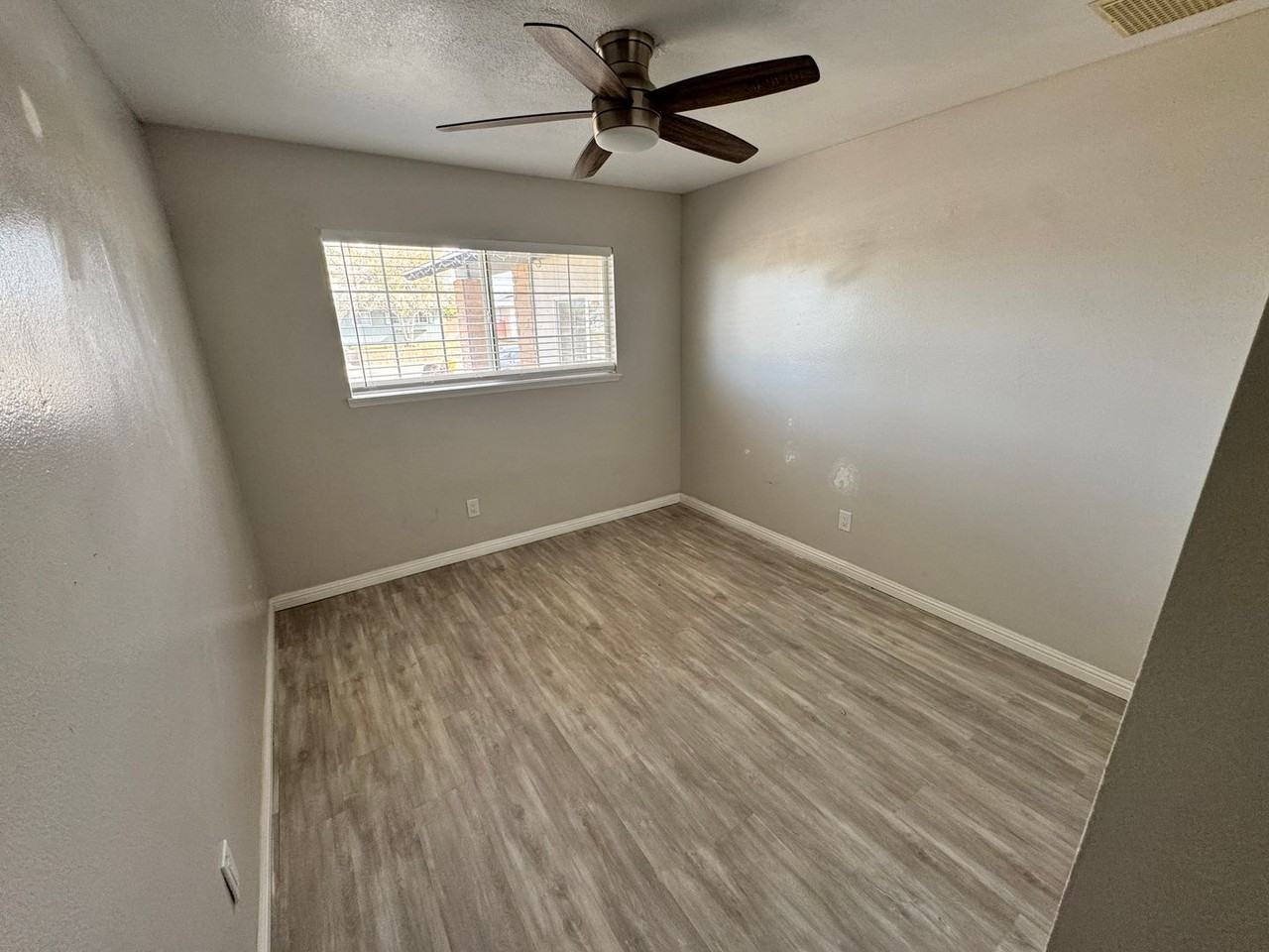 337 Peg St - Photo 6 of 13